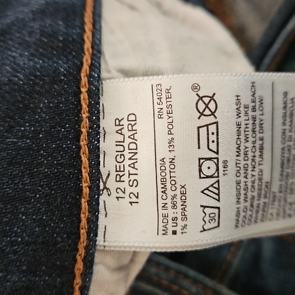 Old Navy mid-rise jeans - Picture 6 of 8
